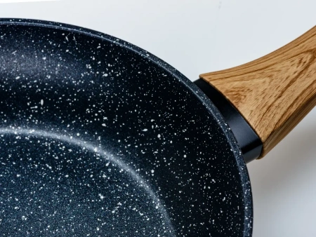 СКОВОРОДА алюминиевая с антипригарным мраморным покрытием "Black Granite" 24*4,5 см (арт. 704654, код 252206)